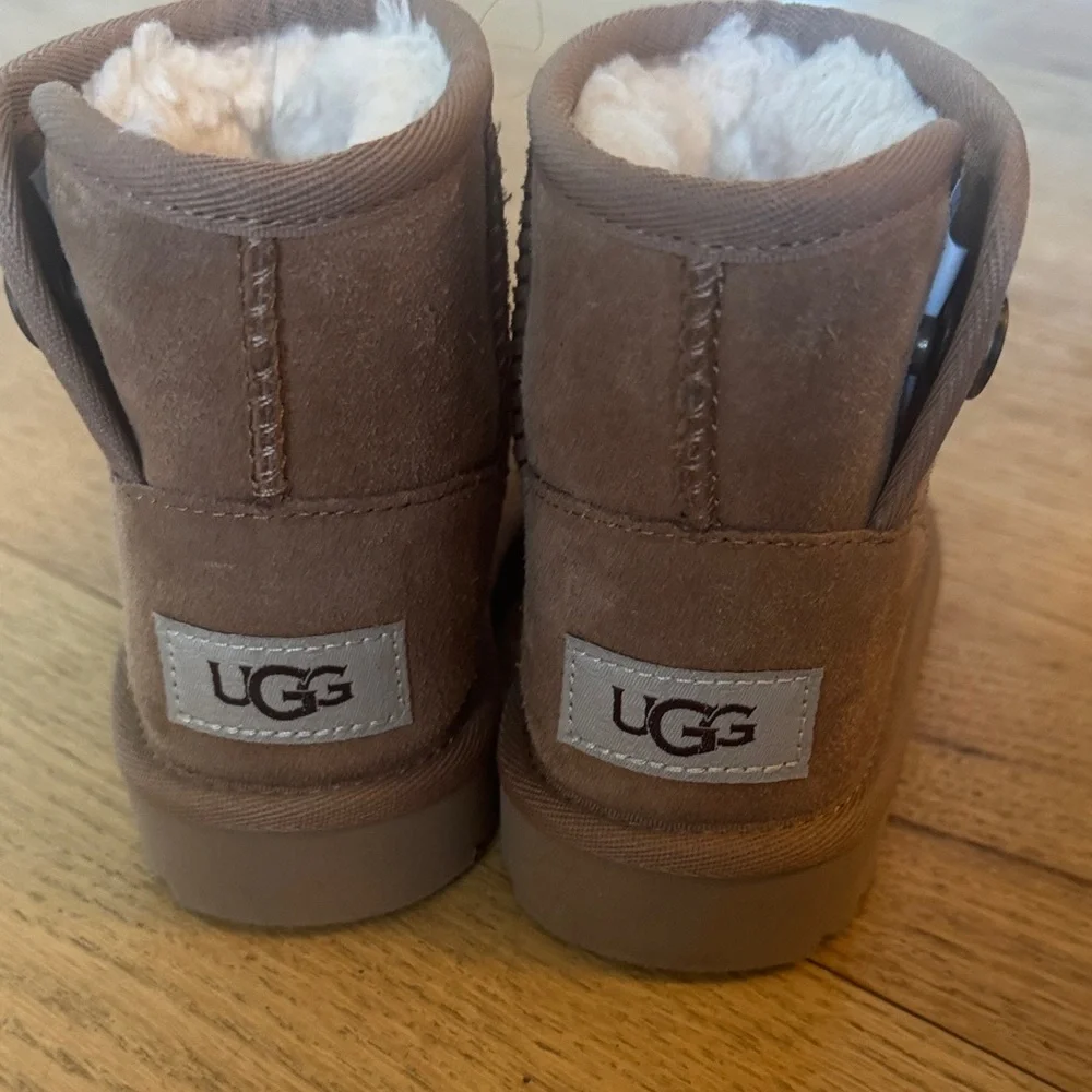 UGG Classic Mini Chestnut Shearling Boots - Picture 2 of 6